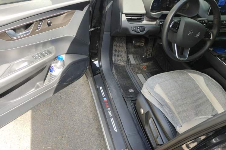 Used Hongqi E-QM5 2022 431 km Charge & Enjoy Edition Interior 3