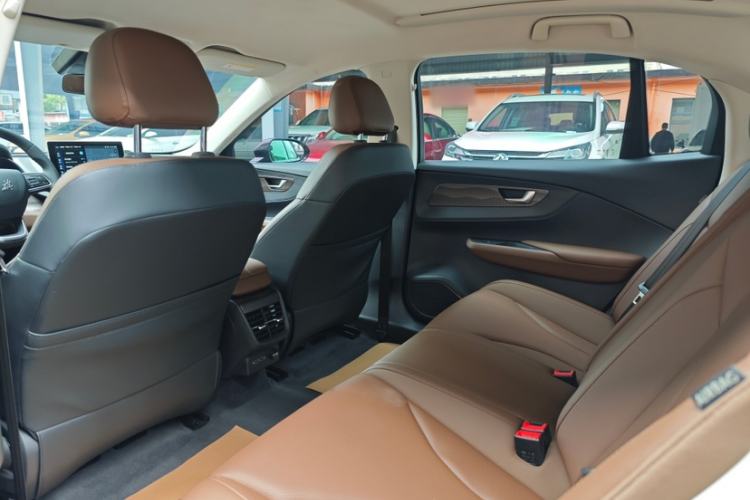 Used Hongqi E-QM5 2022 431 km Charge & Enjoy Edition Interior 3