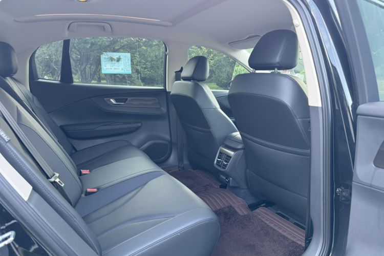 Used Hongqi E-QM5 2022 431 km Charge & Enjoy Edition Interior 3