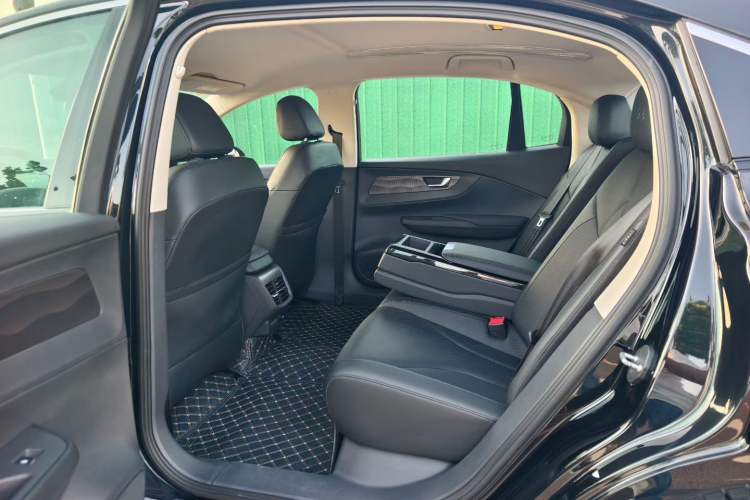 Used Hongqi E-QM5 2022 431 km Charge & Enjoy Edition Interior 4