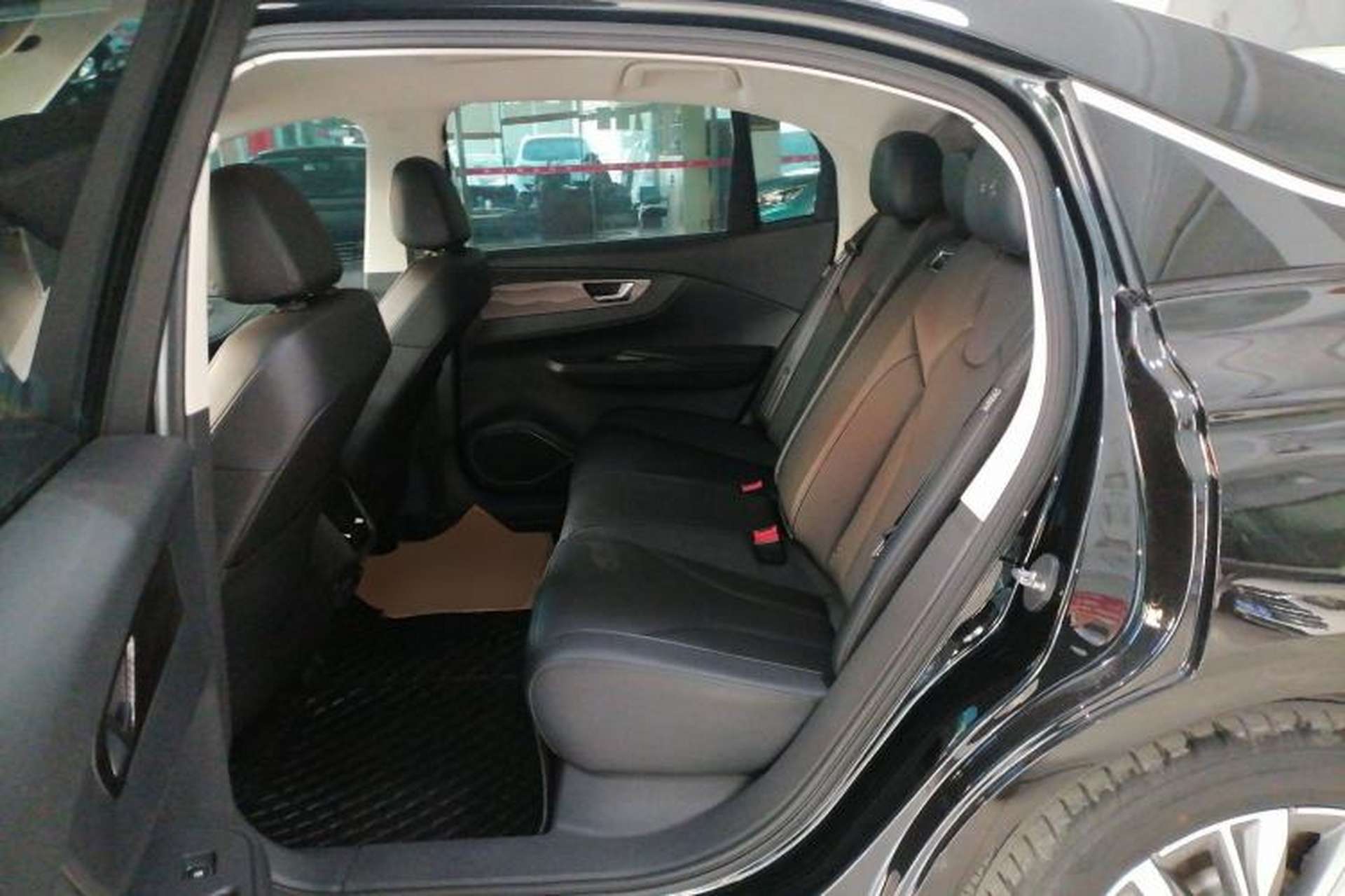 Used Hongqi E-QM5 2022 431 km Charge & Enjoy Edition Interior 4