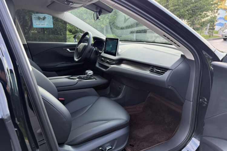 Used Hongqi E-QM5 2022 431 km Charge & Enjoy Edition Interior 4
