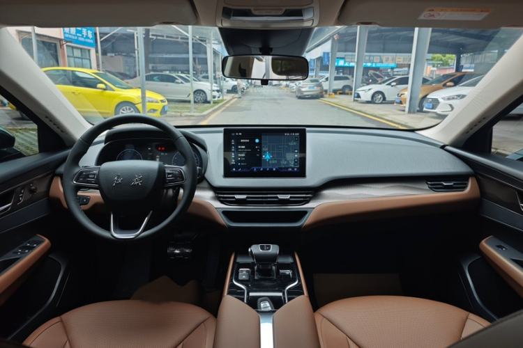 Used Hongqi E-QM5 2022 431 km Charge & Enjoy Edition Interior 5
