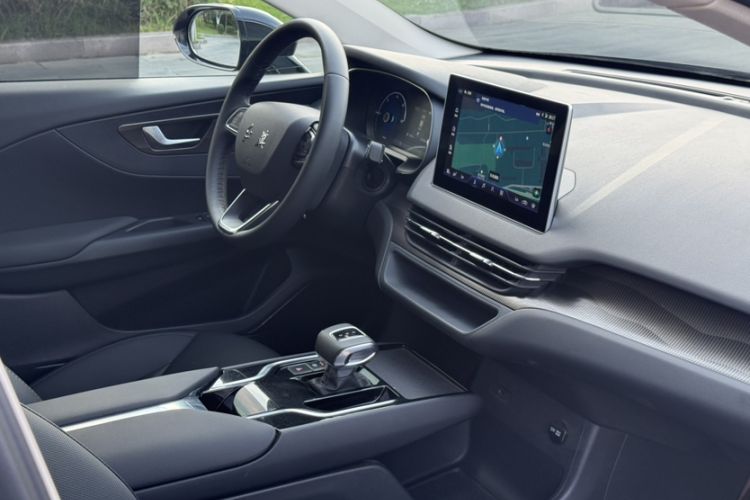 Used Hongqi E-QM5 2022 431 km Charge & Enjoy Edition Interior 5