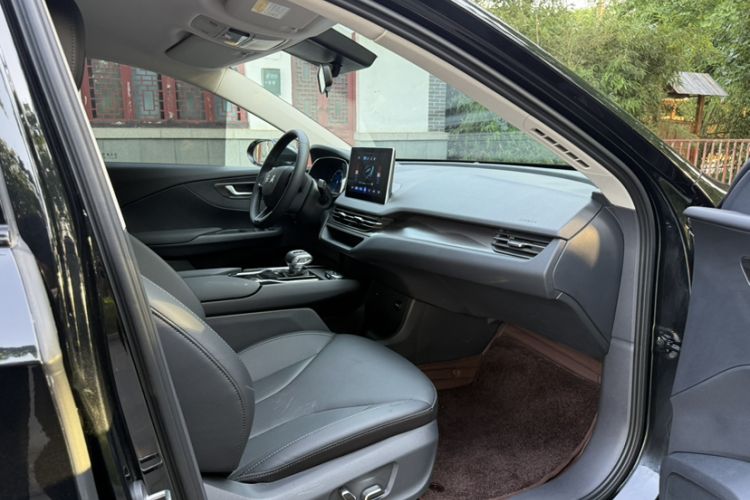 Used Hongqi E-QM5 2022 431 km Charge & Enjoy Edition Interior 6