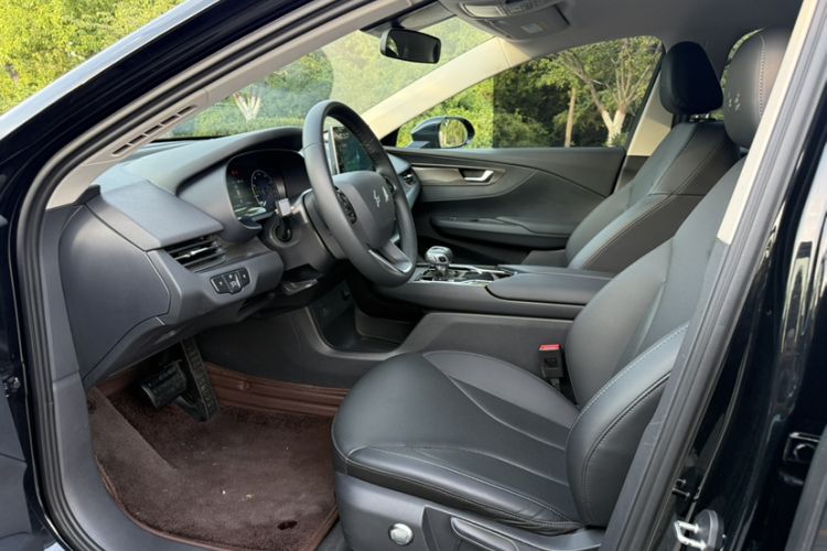Used Hongqi E-QM5 2022 431 km Charge & Enjoy Edition Interior 6