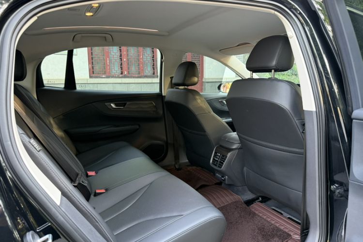 Used Hongqi E-QM5 2022 431 km Charge & Enjoy Edition Interior 7