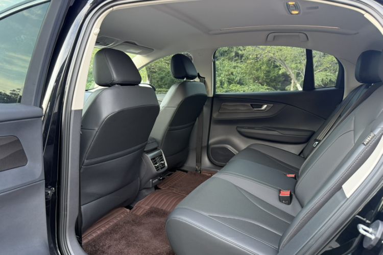 Used Hongqi E-QM5 2022 431 km Charge & Enjoy Edition Interior 9