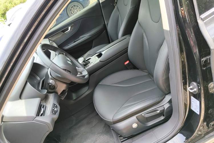 Used Hongqi E-QM5 2022 431 km Charge & Enjoy Edition Left Front Seat