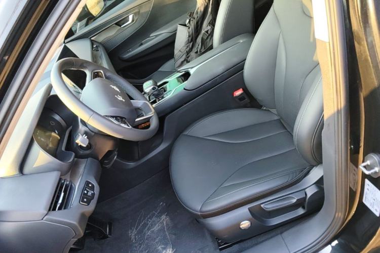Used Hongqi E-QM5 2022 431 km Charge & Enjoy Edition Left Front Seat