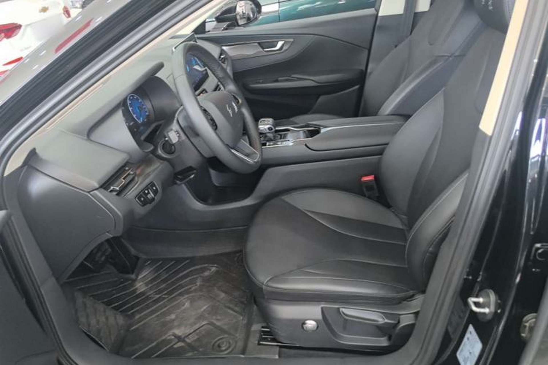 Used Hongqi E-QM5 2022 431 km Charge & Enjoy Edition Left Front Seat