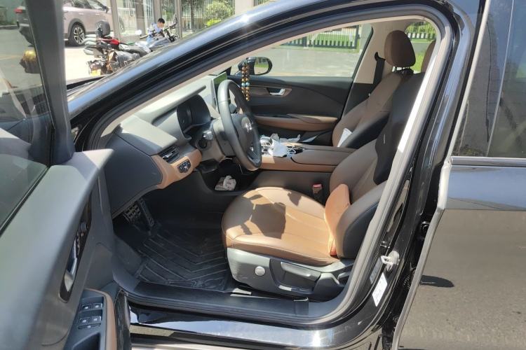 Used Hongqi E-QM5 2022 431 km Charge & Enjoy Edition Left Front Seat