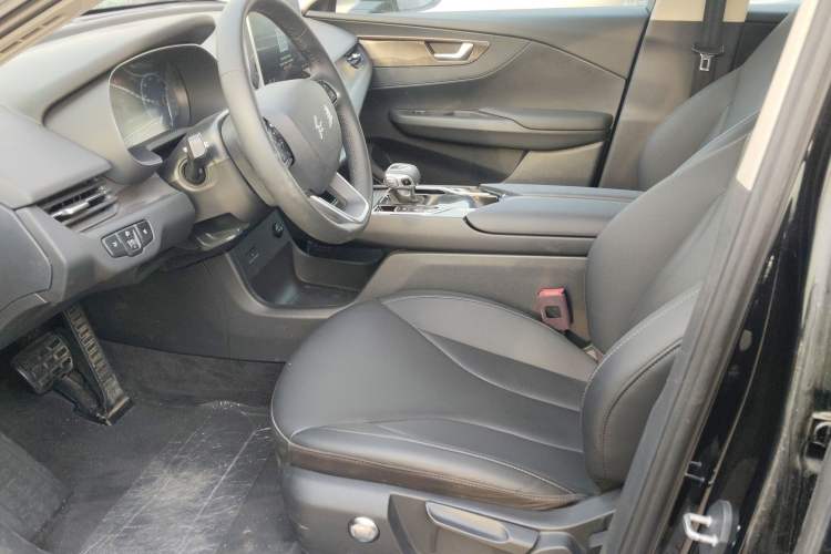 Used Hongqi E-QM5 2022 431 km Charge & Enjoy Edition Left Front Seat