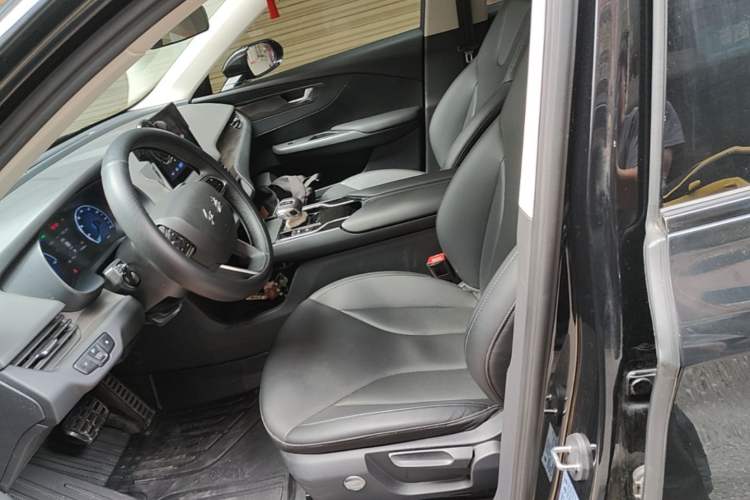 Used Hongqi E-QM5 2022 431 km Charge & Enjoy Edition Left Front Seat