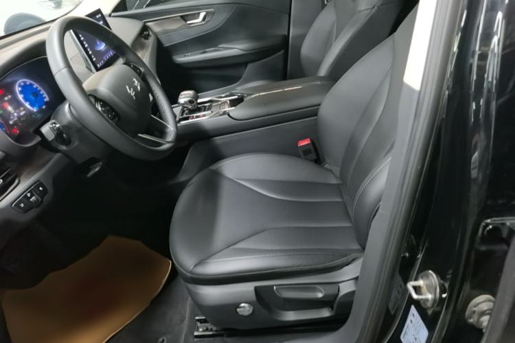 Used Hongqi E-QM5 2022 431 km Charge & Enjoy Edition Left Front Seat