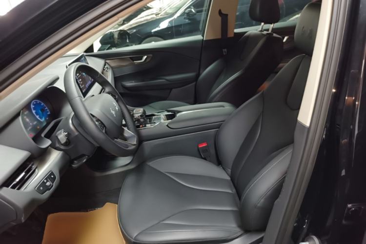 Used Hongqi E-QM5 2022 431 km Charge & Enjoy Edition Left Front Seat