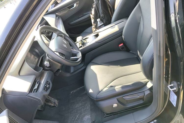 Used Hongqi E-QM5 2022 431 km Charge & Enjoy Edition Left Front Seat