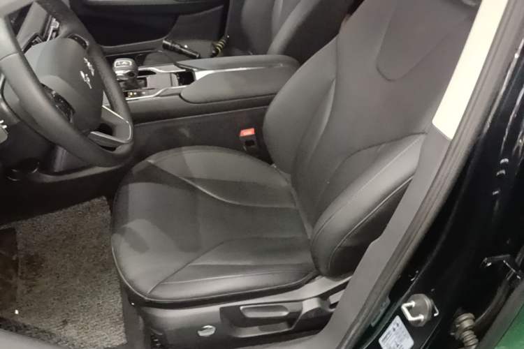 Used Hongqi E-QM5 2022 431 km Charge & Enjoy Edition Left Front Seat
