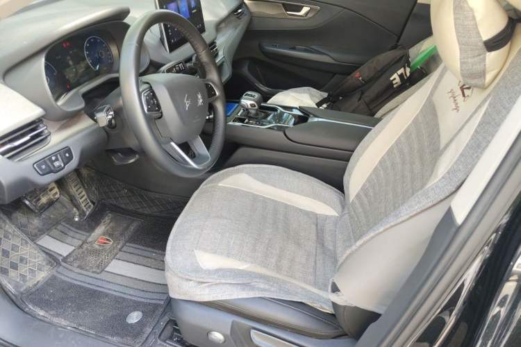 Used Hongqi E-QM5 2022 431 km Charge & Enjoy Edition Left Front Seat