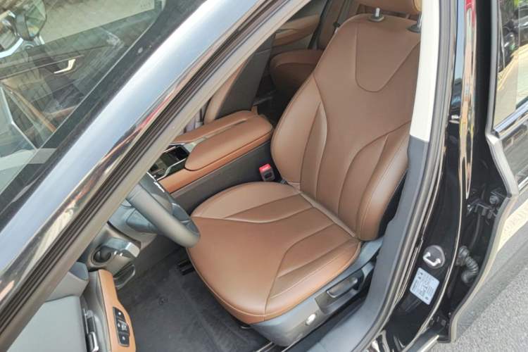 Used Hongqi E-QM5 2022 431 km Charge & Enjoy Edition Left Front Seat