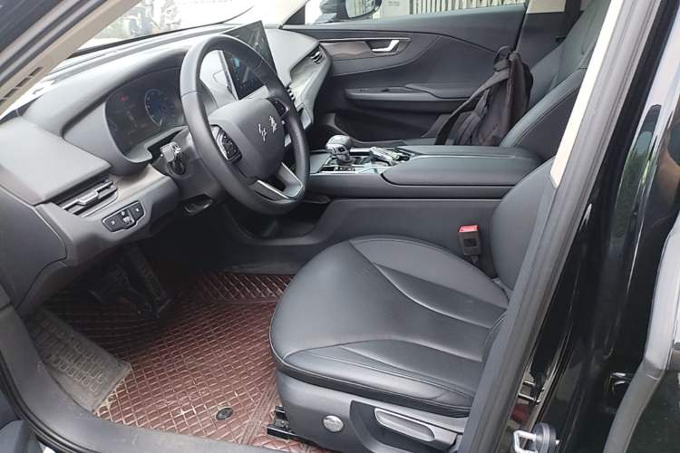 Used Hongqi E-QM5 2022 431 km Charge & Enjoy Edition Left Front Seat
