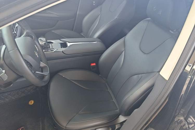 Used Hongqi E-QM5 2022 431 km Charge & Enjoy Edition Left Front Seat