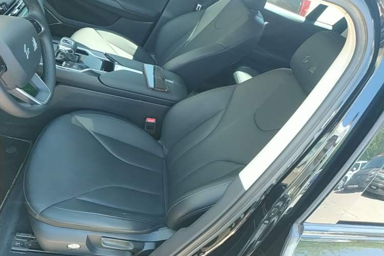 Used Hongqi E-QM5 2022 431 km Charge & Enjoy Edition Left Front Seat