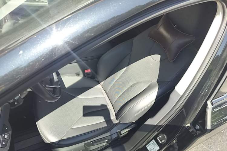 Used Hongqi E-QM5 2022 431 km Charge & Enjoy Edition Left Front Seat