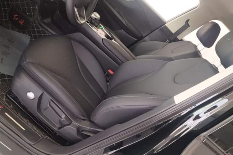 Used Hongqi E-QM5 2022 431 km Charge & Enjoy Edition Left Front Seat