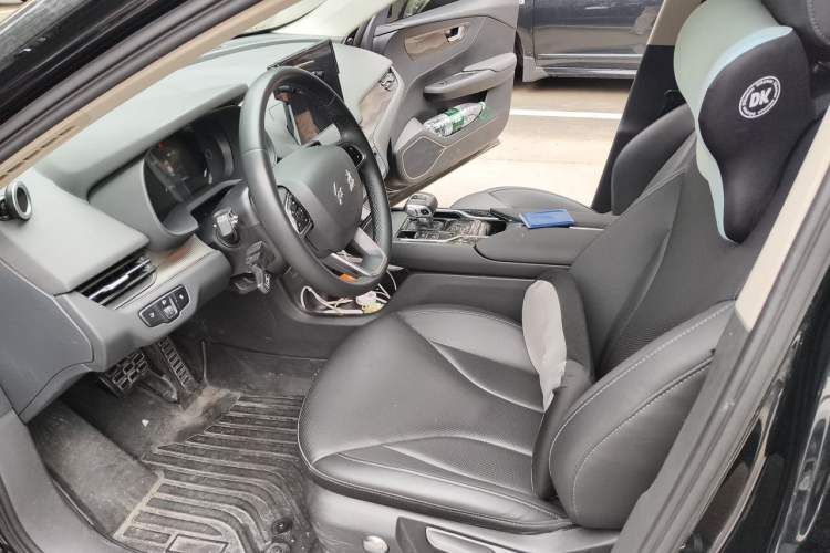 Used Hongqi E-QM5 2022 431 km Charge & Enjoy Edition Left Front Seat