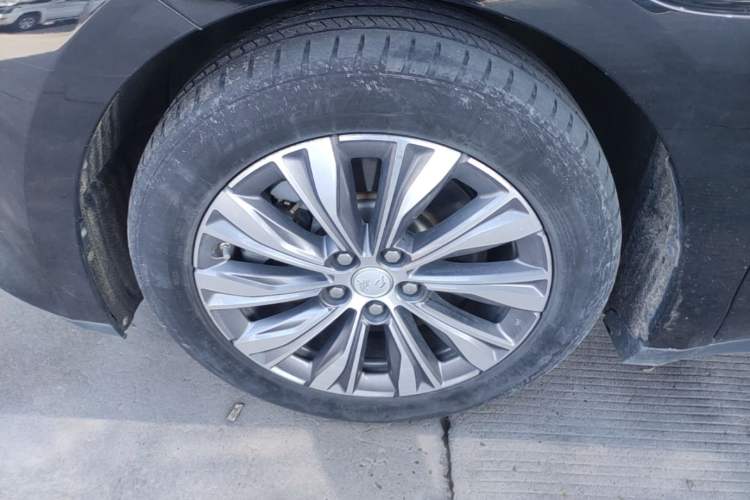 Used Hongqi E-QM5 2022 431 km Charge & Enjoy Edition Left Front Wheel Hub