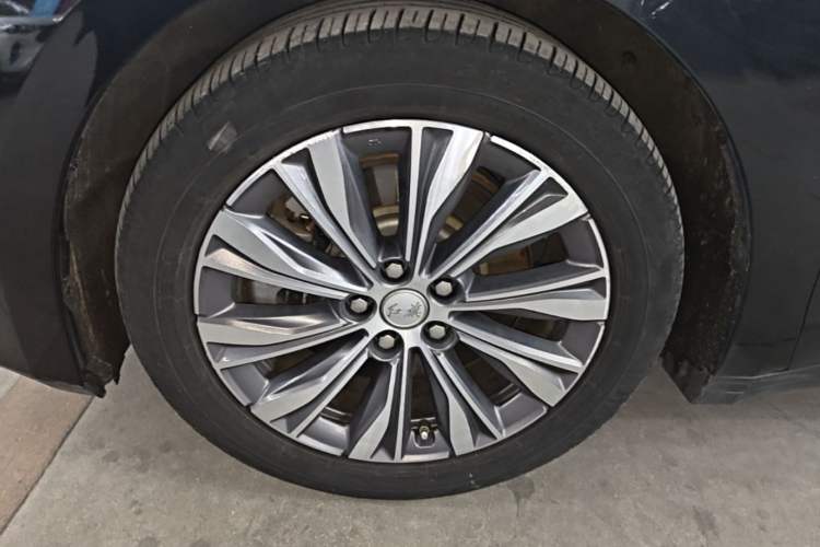 Used Hongqi E-QM5 2022 431 km Charge & Enjoy Edition Left Front Wheel Hub