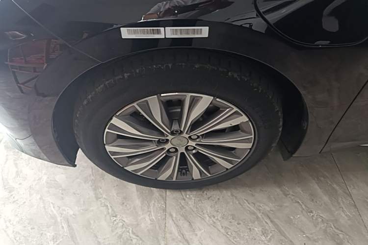 Used Hongqi E-QM5 2022 431 km Charge & Enjoy Edition Left Front Wheel Hub