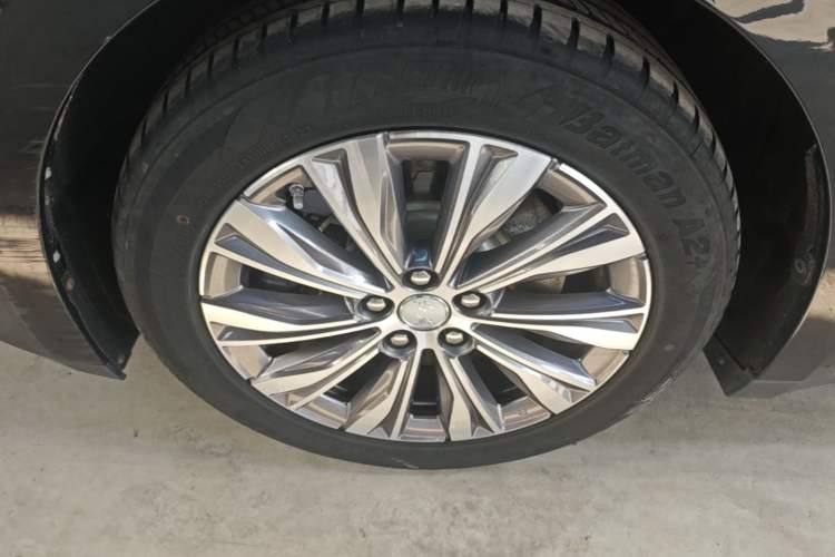 Used Hongqi E-QM5 2022 431 km Charge & Enjoy Edition Left Front Wheel Hub