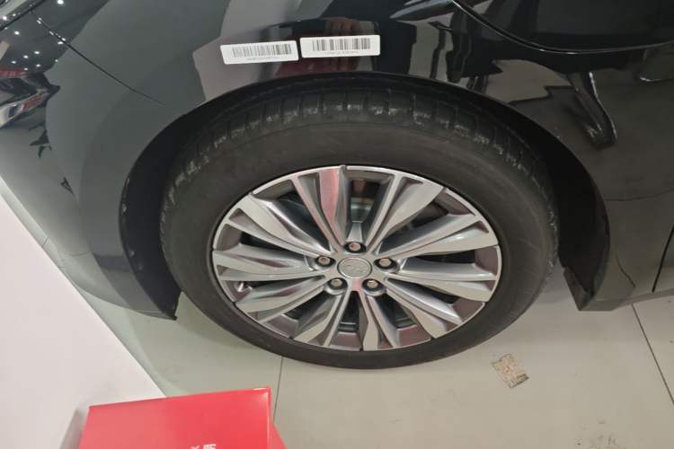 Used Hongqi E-QM5 2022 431 km Charge & Enjoy Edition Left Front Wheel Hub
