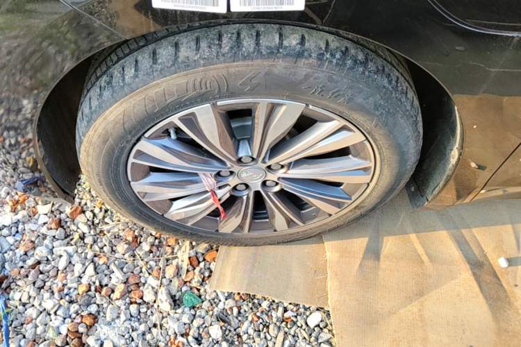Used Hongqi E-QM5 2022 431 km Charge & Enjoy Edition Left Front Wheel Hub