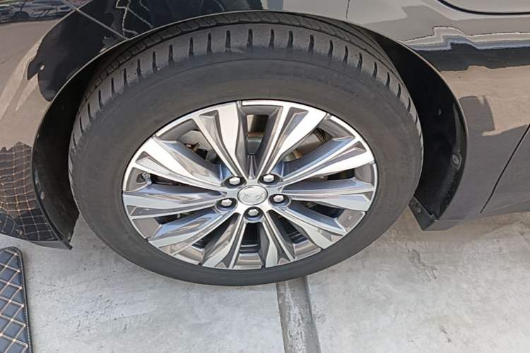 Used Hongqi E-QM5 2022 431 km Charge & Enjoy Edition Left Front Wheel Hub