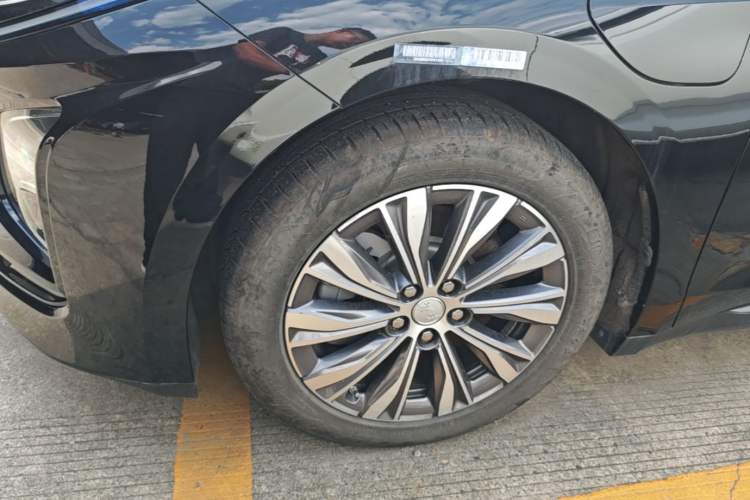 Used Hongqi E-QM5 2022 431 km Charge & Enjoy Edition Left Front Wheel Hub