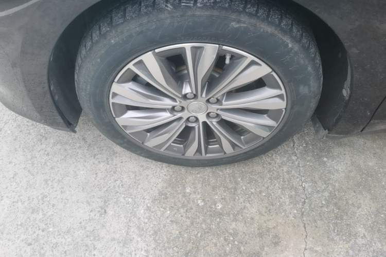 Used Hongqi E-QM5 2022 431 km Charge & Enjoy Edition Left Front Wheel Hub