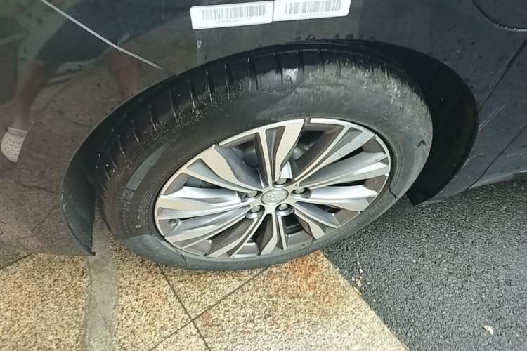 Used Hongqi E-QM5 2022 431 km Charge & Enjoy Edition Left Front Wheel Hub