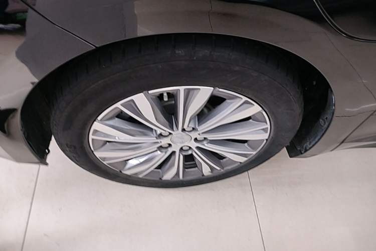 Used Hongqi E-QM5 2022 431 km Charge & Enjoy Edition Left Front Wheel Hub