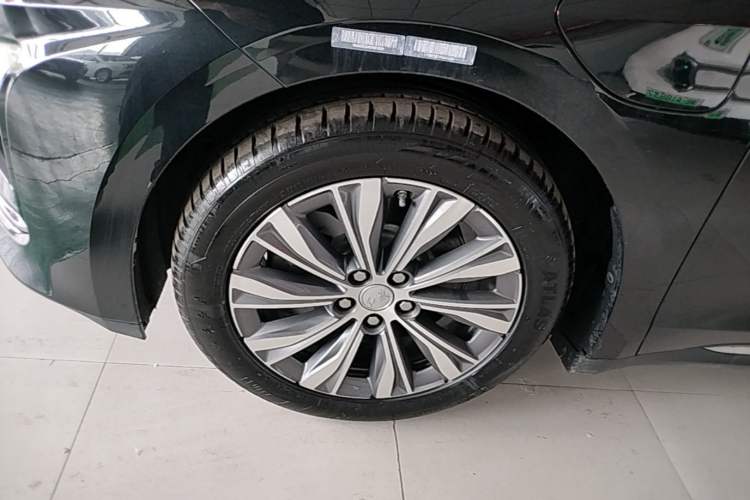 Used Hongqi E-QM5 2022 431 km Charge & Enjoy Edition Left Front Wheel Hub