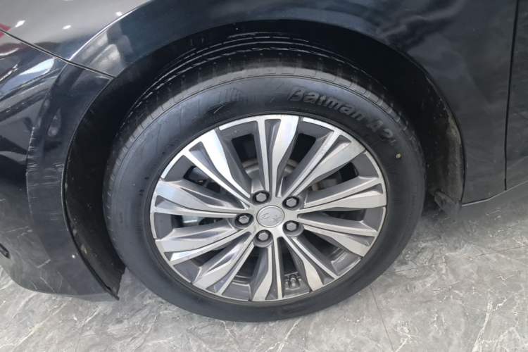 Used Hongqi E-QM5 2022 431 km Charge & Enjoy Edition Left Front Wheel Hub