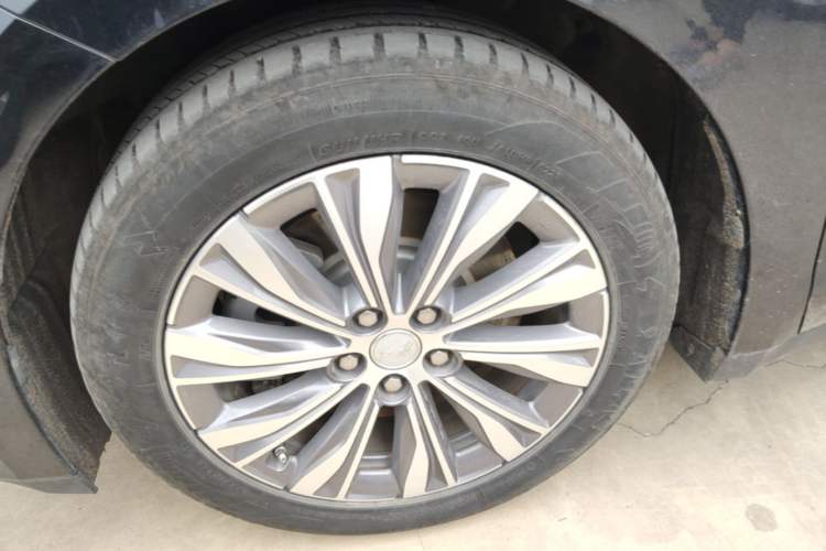 Used Hongqi E-QM5 2022 431 km Charge & Enjoy Edition Left Front Wheel Hub