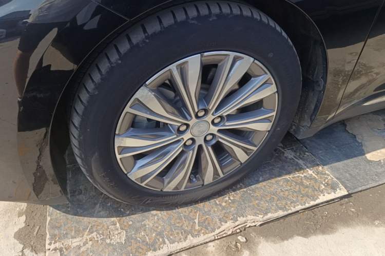 Used Hongqi E-QM5 2022 431 km Charge & Enjoy Edition Left Front Wheel Hub