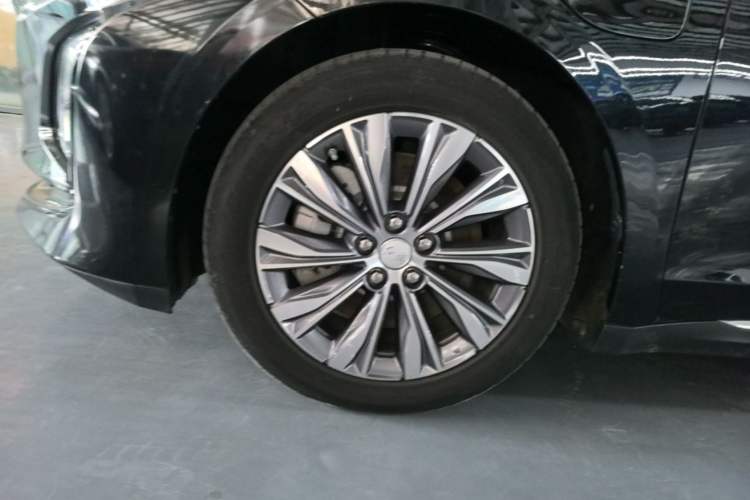 Used Hongqi E-QM5 2022 431 km Charge & Enjoy Edition Left Front Wheel Hub