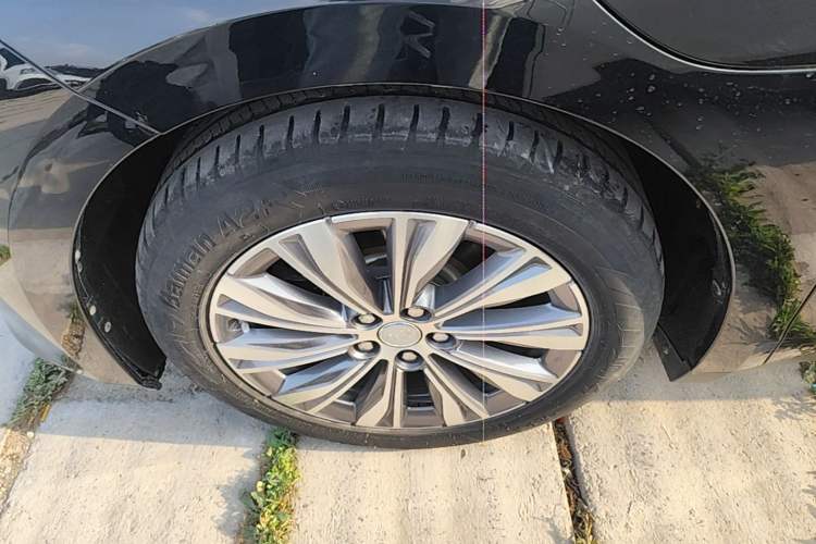 Used Hongqi E-QM5 2022 431 km Charge & Enjoy Edition Left Front Wheel Hub