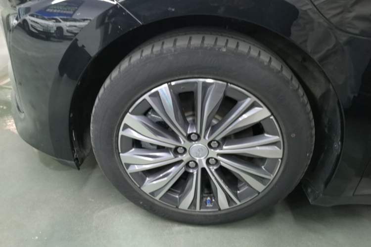 Used Hongqi E-QM5 2022 431 km Charge & Enjoy Edition Left Front Wheel Hub