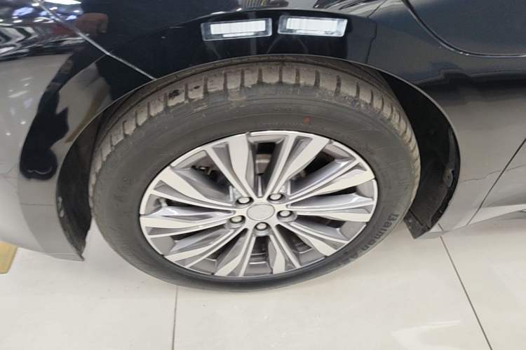 Used Hongqi E-QM5 2022 431 km Charge & Enjoy Edition Left Front Wheel Hub