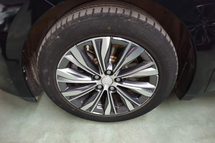 Used Hongqi E-QM5 2022 431 km Charge & Enjoy Edition Left Front Wheel Hub